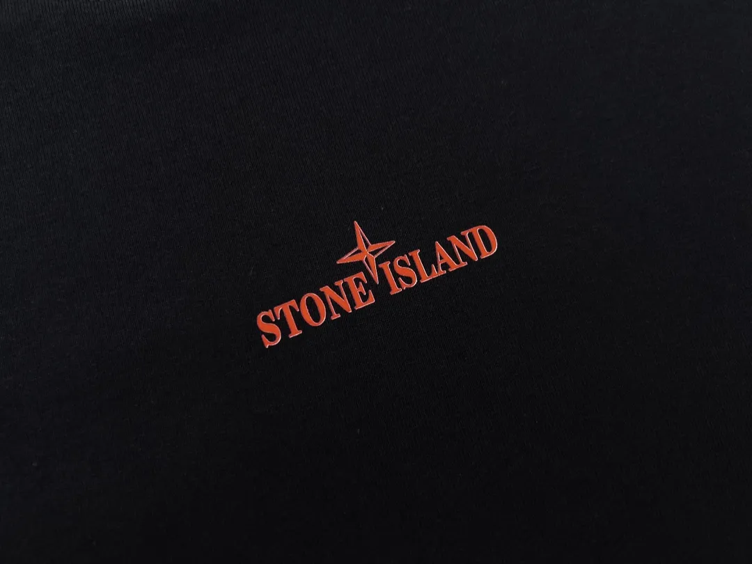 W660#P110💰 [Stone lsland/Stone Island summer blood red broken starry sky printed short-sleeved T-shirt] ⚠️[Original creation with high control of details] - Made of 230g combed cotton 32-count double yarn, soft and comfortable to the touch, sweat-absorbent and breathable. - Simple basic and versatile style, original single quality, the first choice for couples. - Made in a large factory, four needles and five threads on the shoulder, neatly arranged, high quality workmanship. - Same style for men and women. Very versatile, one piece for everyone, details are clearly visible. Color: Black White Size: M L